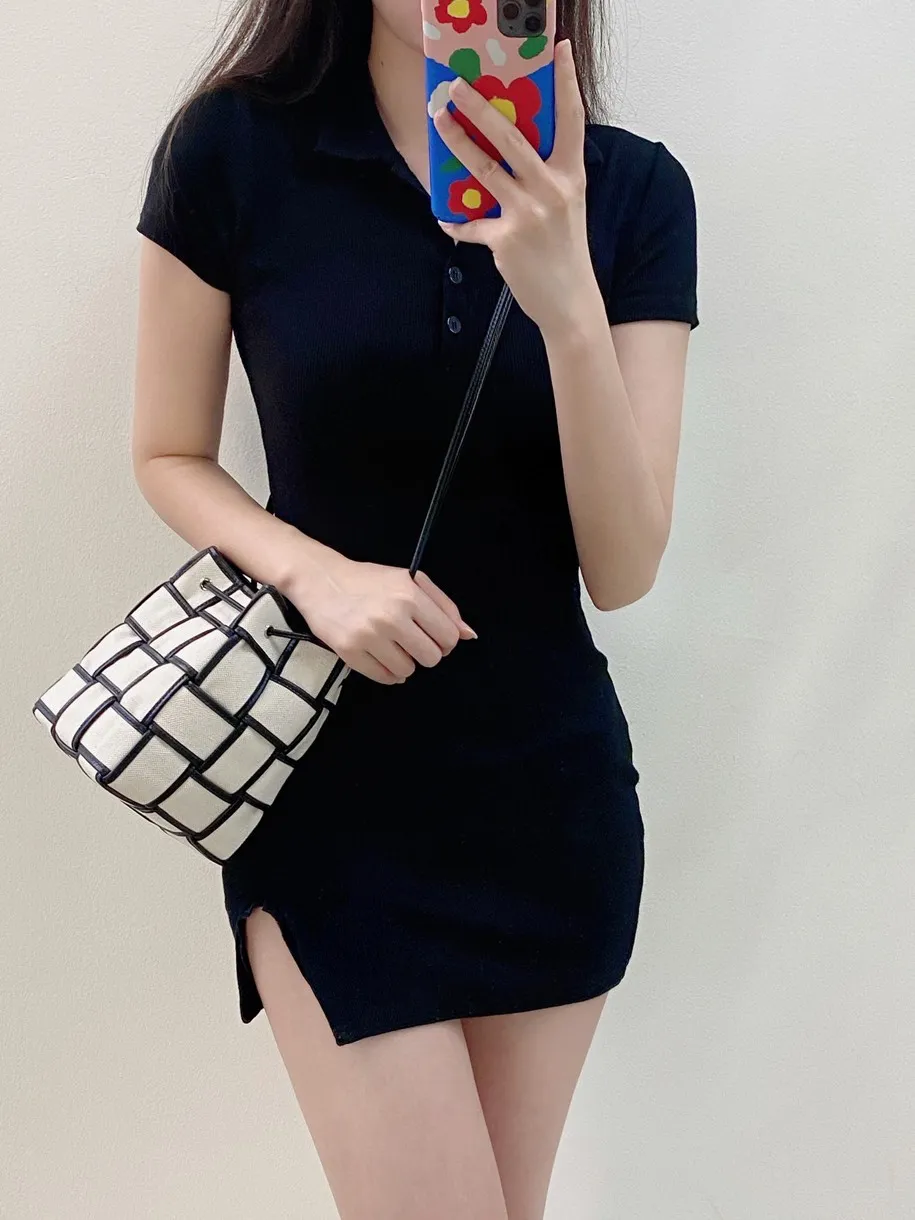 Young lady's upper body picture